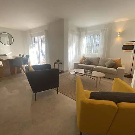 Preciosa Casa De 4 Y 3 Banos, Urbanizacion Naranjos, Puerto Banus Hébergement de vacances *
