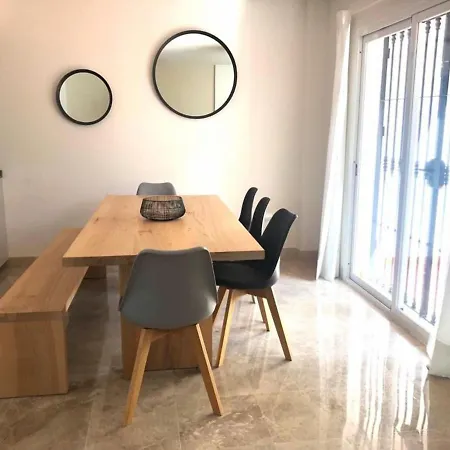 Hébergement de vacances Preciosa Casa De 4 Y 3 Banos, Urbanizacion Naranjos, Puerto Banus