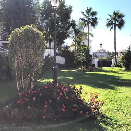 Preciosa Casa De 4 Y 3 Banos, Urbanizacion Naranjos, Puerto Banus Hébergement de vacances