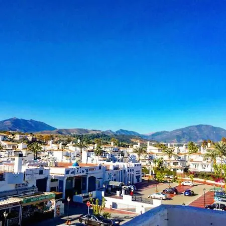 Preciosa Casa De 4 Y 3 Banos, Urbanizacion Naranjos, Puerto Banus * Marbellac