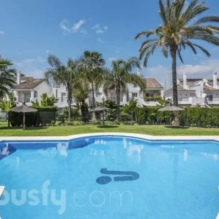 Hébergement de vacances Preciosa Casa De 4 Y 3 Banos, Urbanizacion Naranjos, Puerto Banus Marbellac