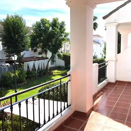 Preciosa Casa De 4 Y 3 Banos, Urbanizacion Naranjos, Puerto Banus Hébergement de vacances