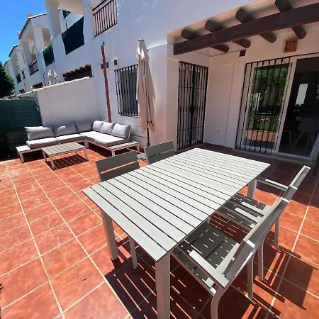 Preciosa Casa De 4 Y 3 Banos, Urbanizacion Naranjos, Puerto Banus Hébergement de vacances